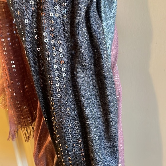 New without tags scarf - Picture 3 of 3